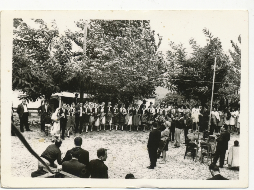 &Gamma;&iota;&alpha; &tau;&eta; &gamma;&lambda;ώ&sigma;&sigma;&alpha; &tau;&omega;&nu; &delta;&eta;&mu;&omicron;&tau;&iota;&kappa;ώ&nu; &tau;&rho;&alpha;&gamma;&omicron;&upsilon;&delta;&iota;ώ&nu;