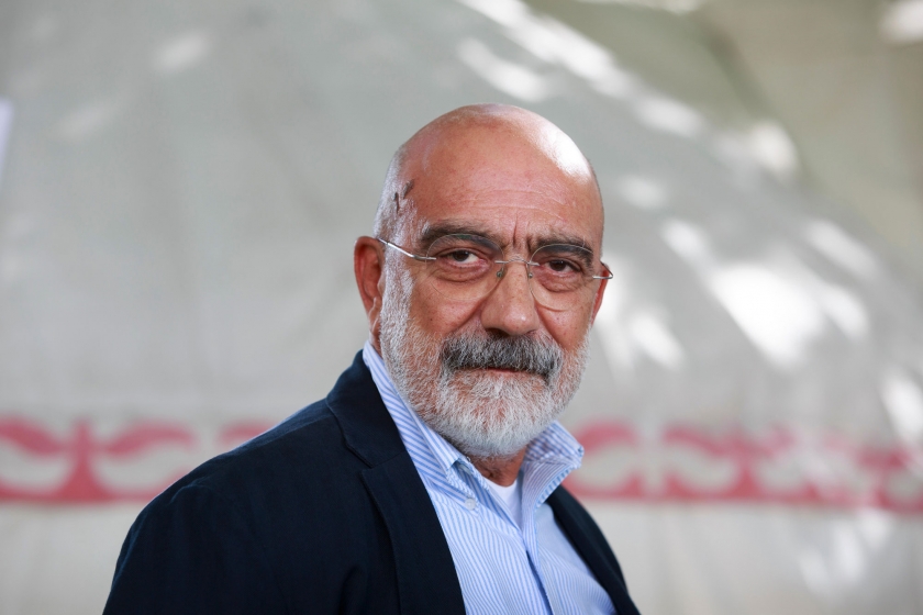 &Alpha;&pi;ό &tau;&omicron;&nu; &Chi;ά&mu;&epsilon;&tau; &sigma;&tau;&omicron;&upsilon;&sigmaf; &Alpha;&chi;&mu;έ&tau;