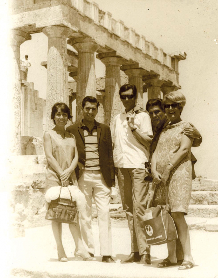 &Tau;&omicron; &nu;&eta;&sigma;ί &tau;&omicron;&upsilon; &mu;&epsilon;&sigma;&eta;&mu;&epsilon;&rho;&iota;&omicron;ύ